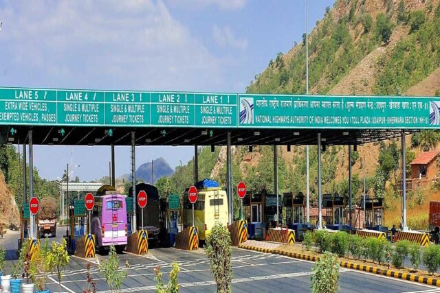Toll_plaza_A_112_3.jpg