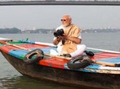 पीएम मोदी ने हुगली नदी में नाव की सवारी की, नाविक को ₹1000 और गले लगाया; 5 दिन पहले खाई थी झालमुड़ी
