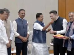 राघव चड्ढा समेत चार नेताओं ने बीजेपी जॉइन की, मिठाई खिलाकर स्वागत किया नितिन नवीन और अशोक मित्तल ने