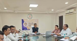 बलौदाबाजार : लोक सेवा गारंटी के प्रकरणों का समय सीमा में करें निराकरण-कलेक्टर