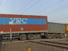 देवरीफाटक पर बड़ा रेल हादसा टला, ट्रक के फंसने पर चालक की सतर्कता ने बचाई जानें
