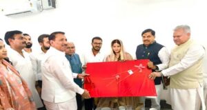 मुख्यमंत्री डॉ. यादव ने कृषि मंत्री के निवास पर पहुंचकर वर-वधू को दिया आशीर्वाद