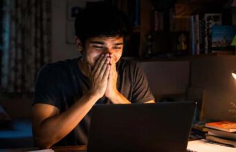CBSE बोर्ड का 12वीं रिजल्ट जारी: इस बार घटा पास प्रतिशत, SMS से मिनटों में करें स्कोर चेक