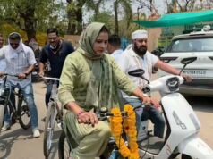 साइकिल यात्रा में दिखा अनोखा अंदाज: विधायक कंचन तनवे के काफिले में चली ई-कार