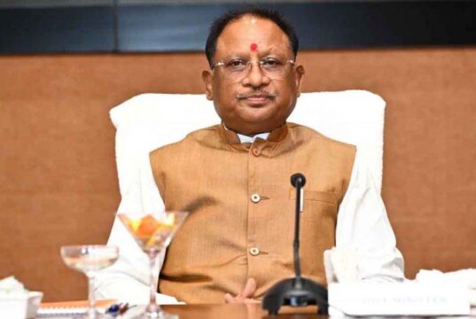 लोगों की सुनें, लोगों को सुनाएं नहीं – मुख्यमंत्री का अधिकारियों को दो टूक निर्देश