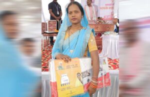 रायपुर में सुशासन तिहार के तहत मिला उज्ज्वला गैस कनेक्शन, लकड़ी के चूल्हे का युग हुआ समाप्त