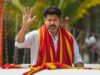 विजय ने खेली दोहरी रणनीति, TVK के हाथ में लड्डू; अंदरखाने क्या हो रहा है