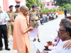 जनता दर्शन में 200 लोगों की समस्याएं सुनीं सीएम योगी ने