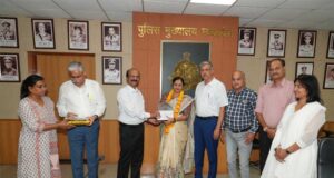 पुलिस महानिदेशक ने सभी को स्मृति चिन्ह भेंट कर किया सम्मानित