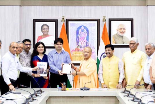 मुख्यमंत्री योगी आदित्यनाथ ने गुरुवार को इन्वेस्ट यूपी से जुड़े महत्वपूर्ण विषयों की समीक्षा की