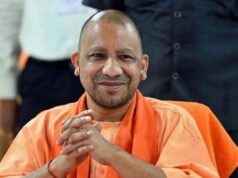 मुख्यमंत्री योगी आदित्यनाथ ने गोरखपुर में बेसिक शिक्षा विभाग द्वारा आयोजित समारोह में शिक्षामित्रों का किया सम्मान