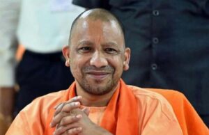 मुख्यमंत्री योगी आदित्यनाथ ने गोरखपुर में बेसिक शिक्षा विभाग द्वारा आयोजित समारोह में शिक्षामित्रों का किया सम्मान