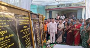 उद्योग मंत्री लखनलाल देवांगन के मुख्य आतिथ्य एवं महापौरमती संजूदेवी राजपूत की अध्यक्षता में किया गया विकास कार्यो का भूमिपूजन लोकार्पण