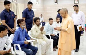 युवाओं से कहा- सरकार खूब नौकरियां निकाल रही, मेहनत से तैयारी कीजिए, किसी के पास जाने की आवश्यकता नहीं, योग्यता है तो नौकरी अवश्य मिलेगी