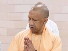 मंडलायुक्त दुर्गा शक्ति नागपाल ने श्रावस्ती में “संध्या संवाद” से ग्रामीणों से किया सीधा संवाद